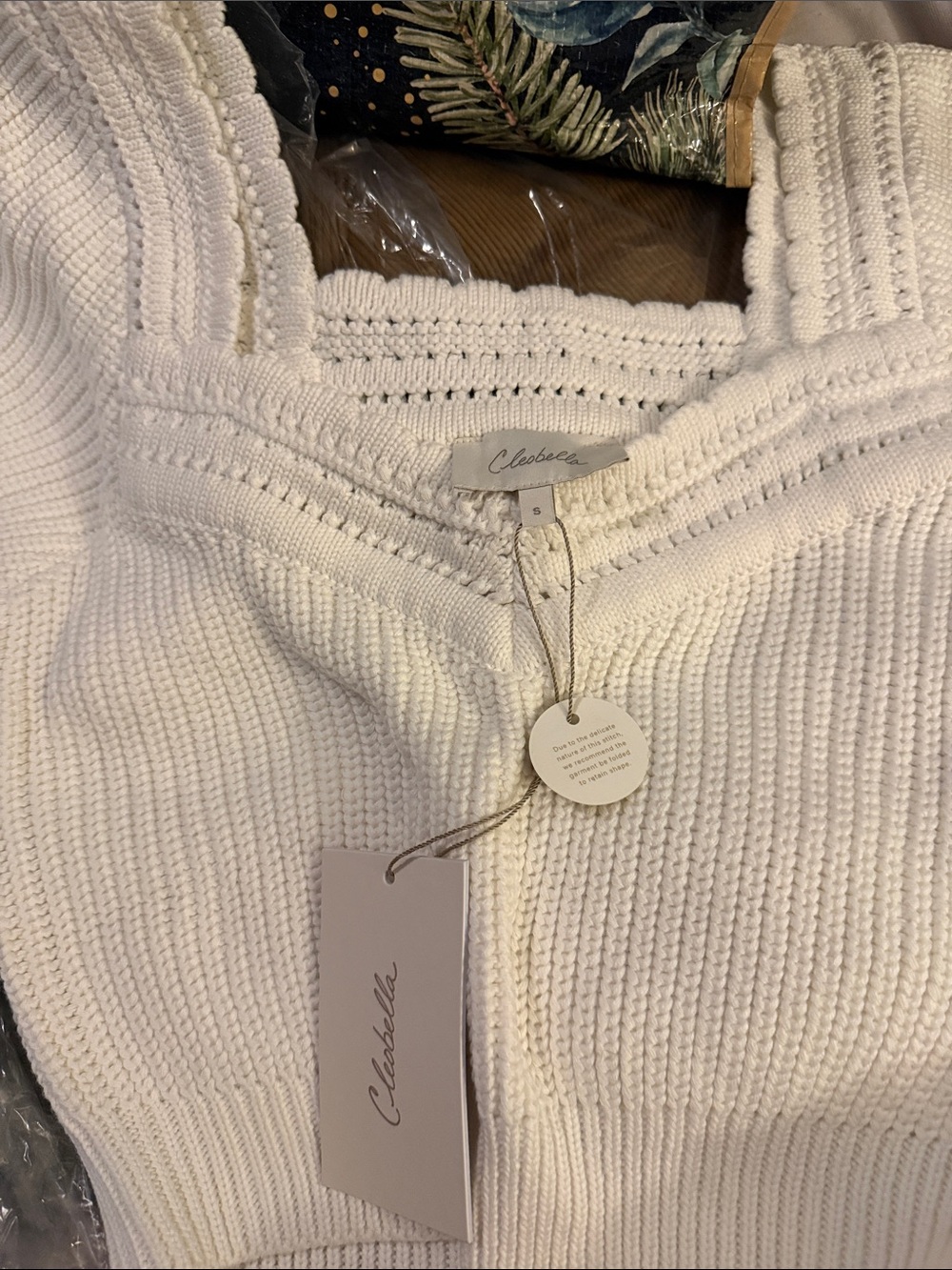 Cleobella Cream Cropped V-Neck Knit Sweater